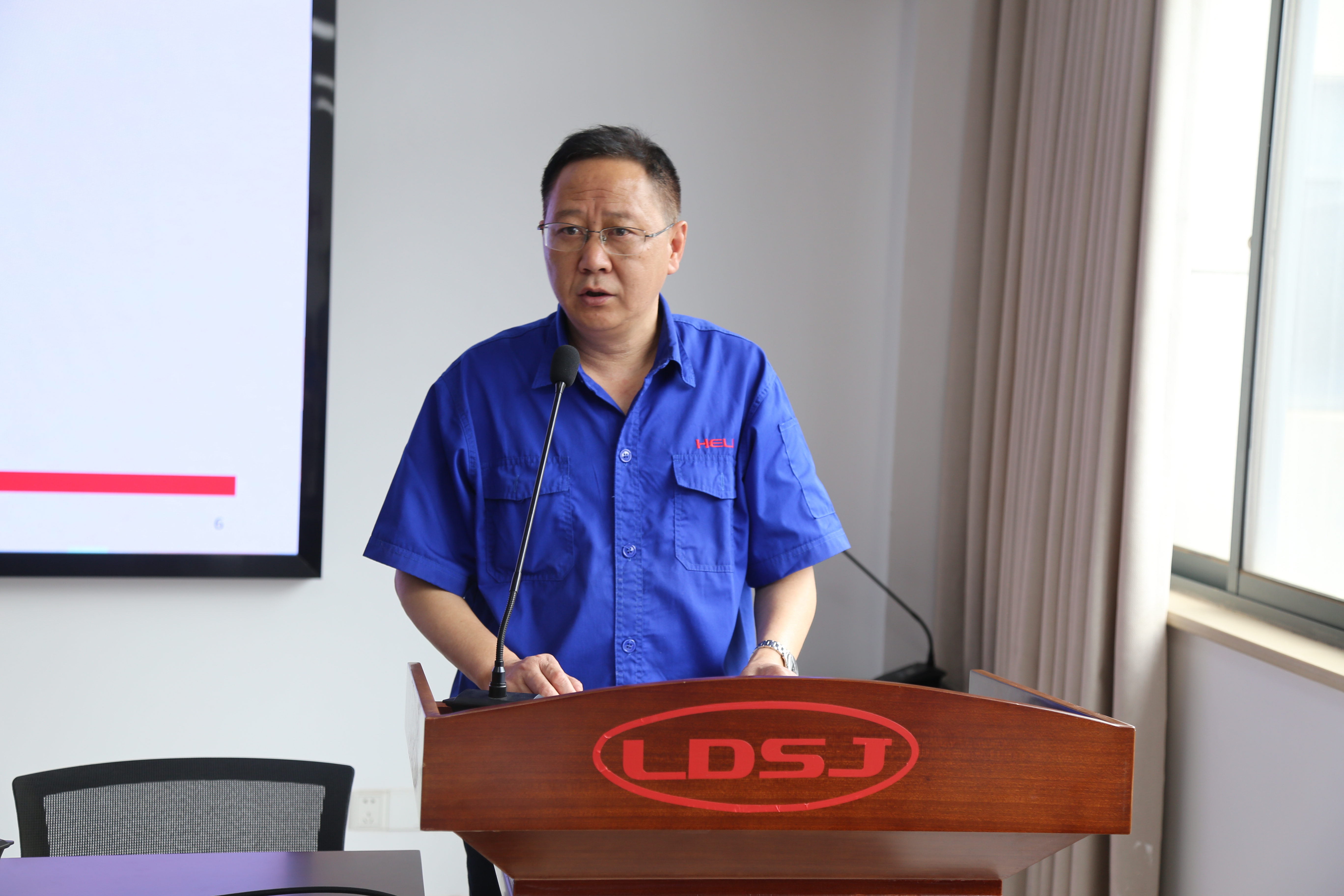 3.公司黨委書記、董事長(zhǎng)、總經(jīng)理吳海曙作總結(jié)講話.JPG